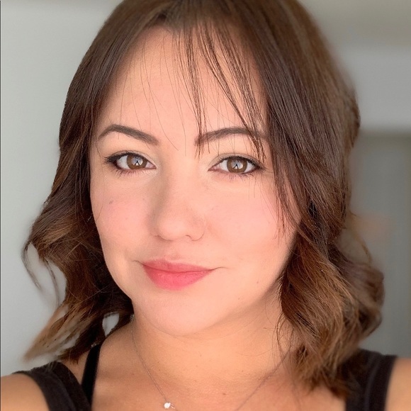 Meet your Posher, Hilary - Picture 1 of 1